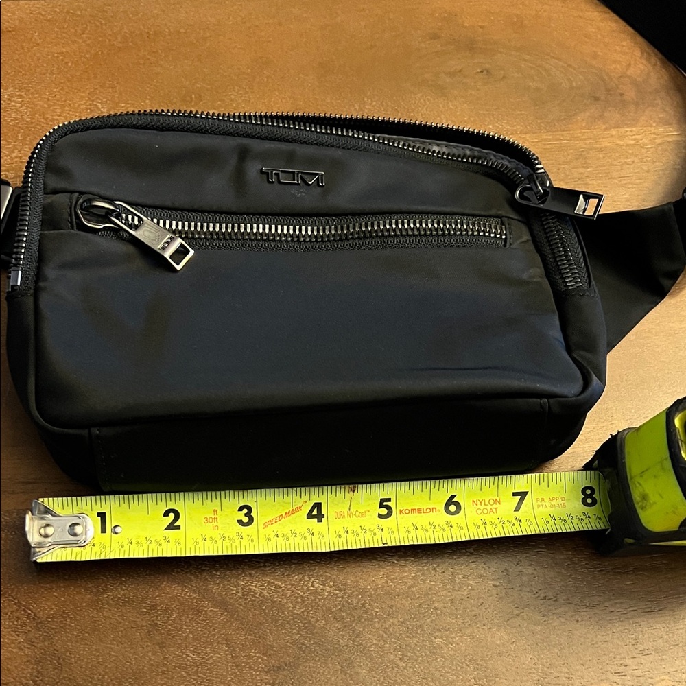 Tumi Black Belt Bag - Picture 2 of 8